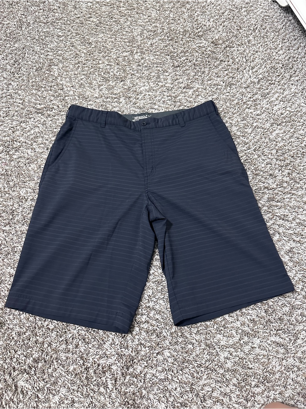 Nike men’s Golf Navy Pinstripe Performance Shorts size 36